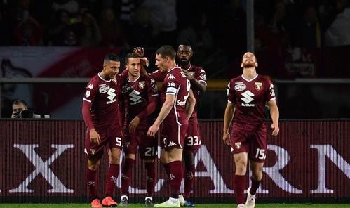  AC米兰防线送礼遭绝杀  