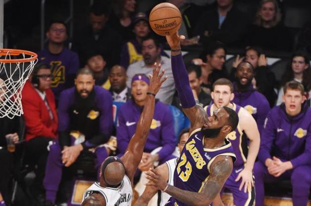  雷霆新秀隔扣詹姆斯 湖人末节逆转逃出生天  